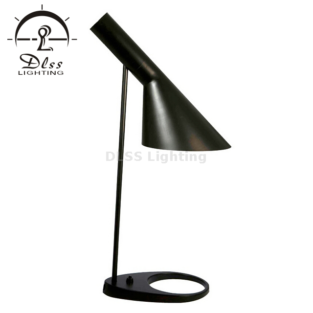 Коллекция освещения от ведущего поставщика Настольная лампа Simple Designs, белая/черная